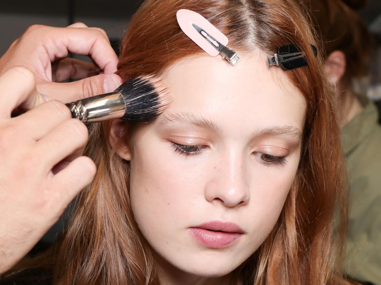 厚塗りファンデから卒業！トレンドの“素肌感”を演出する簡単テク