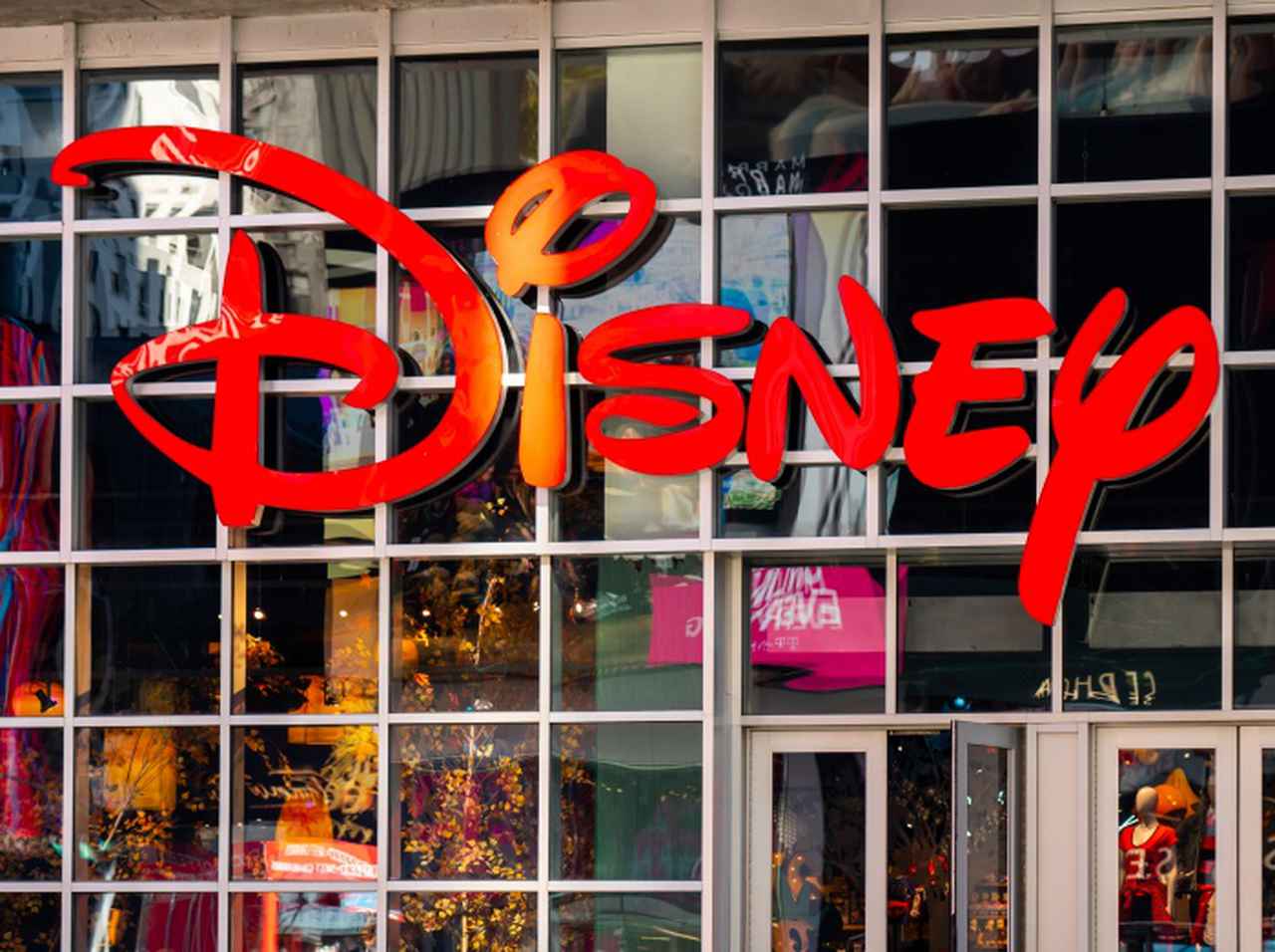 ディズニー、「性的指向の議論を禁止」する法案に“沈黙”したことを謝罪も厳しい声