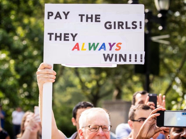 女性の賃金格差の解消のためには「男性」が行動する必要がある、闘ってきた女性たちの思い【国際女性デー】