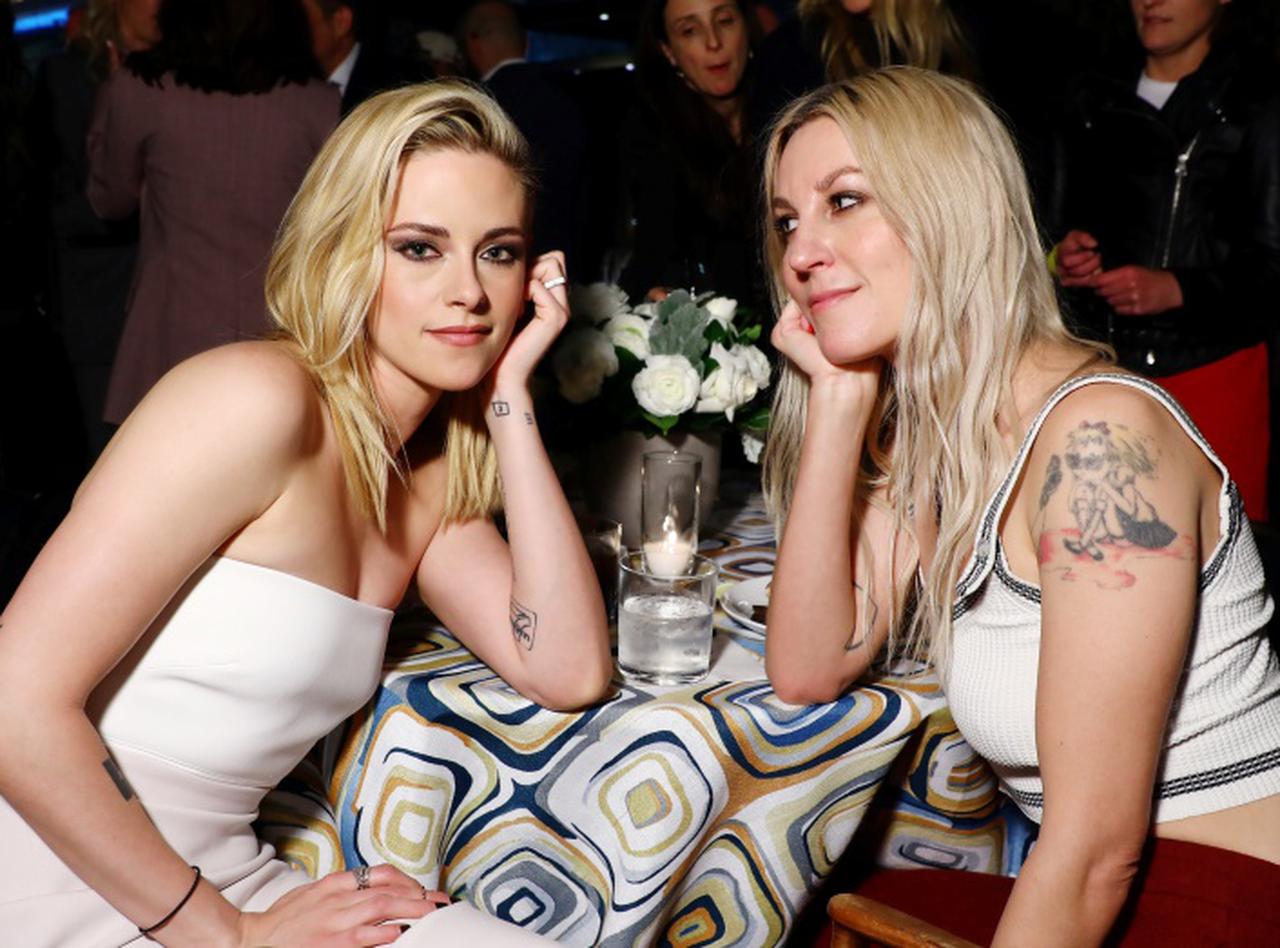 クリステン・スチュワート、婚約者を初めて公の場に同伴させリンクコーデを楽しむ