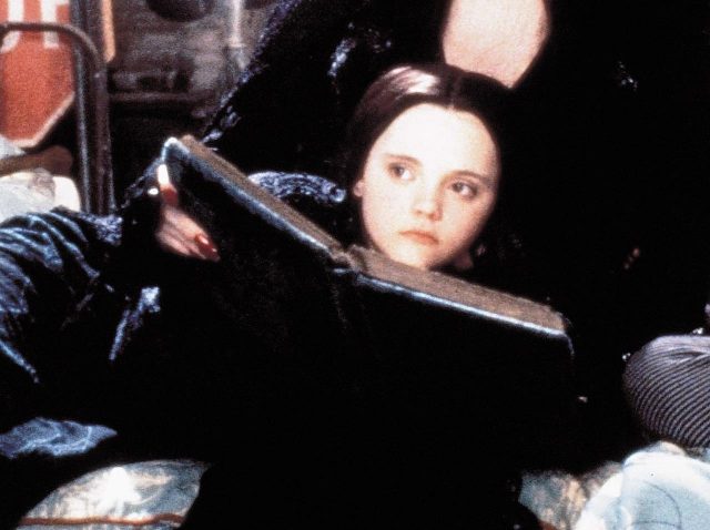 クリスティーナ・リッチが『アダムス・ファミリー』の世界にカムバック、『ウェンズデー』での役どころは…