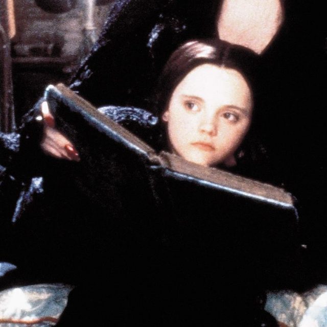 クリスティーナ・リッチが『アダムス・ファミリー』の世界にカムバック、『ウェンズデー』での役どころは…