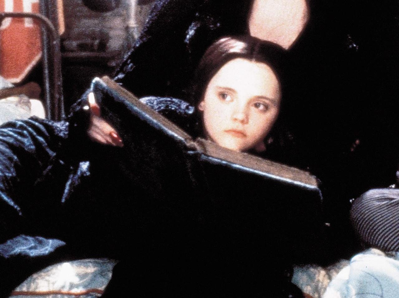 クリスティーナ・リッチが『アダムス・ファミリー』の世界にカムバック、『ウェンズデー』での役どころは…