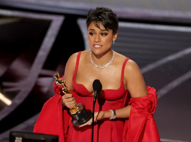 クィアの有色人種女性として初のアカデミー賞受賞、『ウエスト・サイド・ストーリー』アリアナ・デボーズ