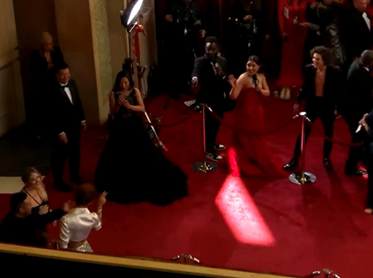 ゼンデイヤ、「向こう側」に発見したティモシー・シャラメにした行動が最高【アカデミー賞】