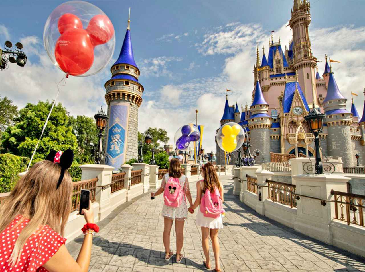 ディズニーランドでゲストが「服装」を注意される、着替えを命じられた“理由”は…