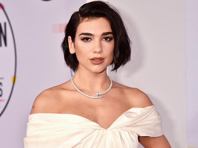 「LEDマスク」で透明感のある肌に！デュア・リパもハマるLED光美容