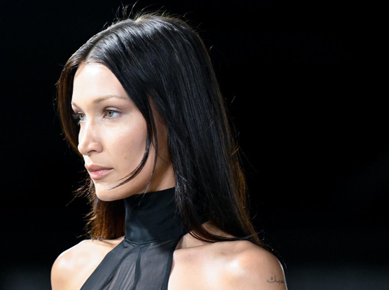 ベラ・ハディッド、14歳で「鼻の整形手術」をしたことを後悔