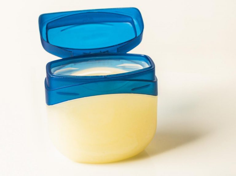 ヴァセリンの使い方はまだまだある!意外なパーツに使う活用法5選