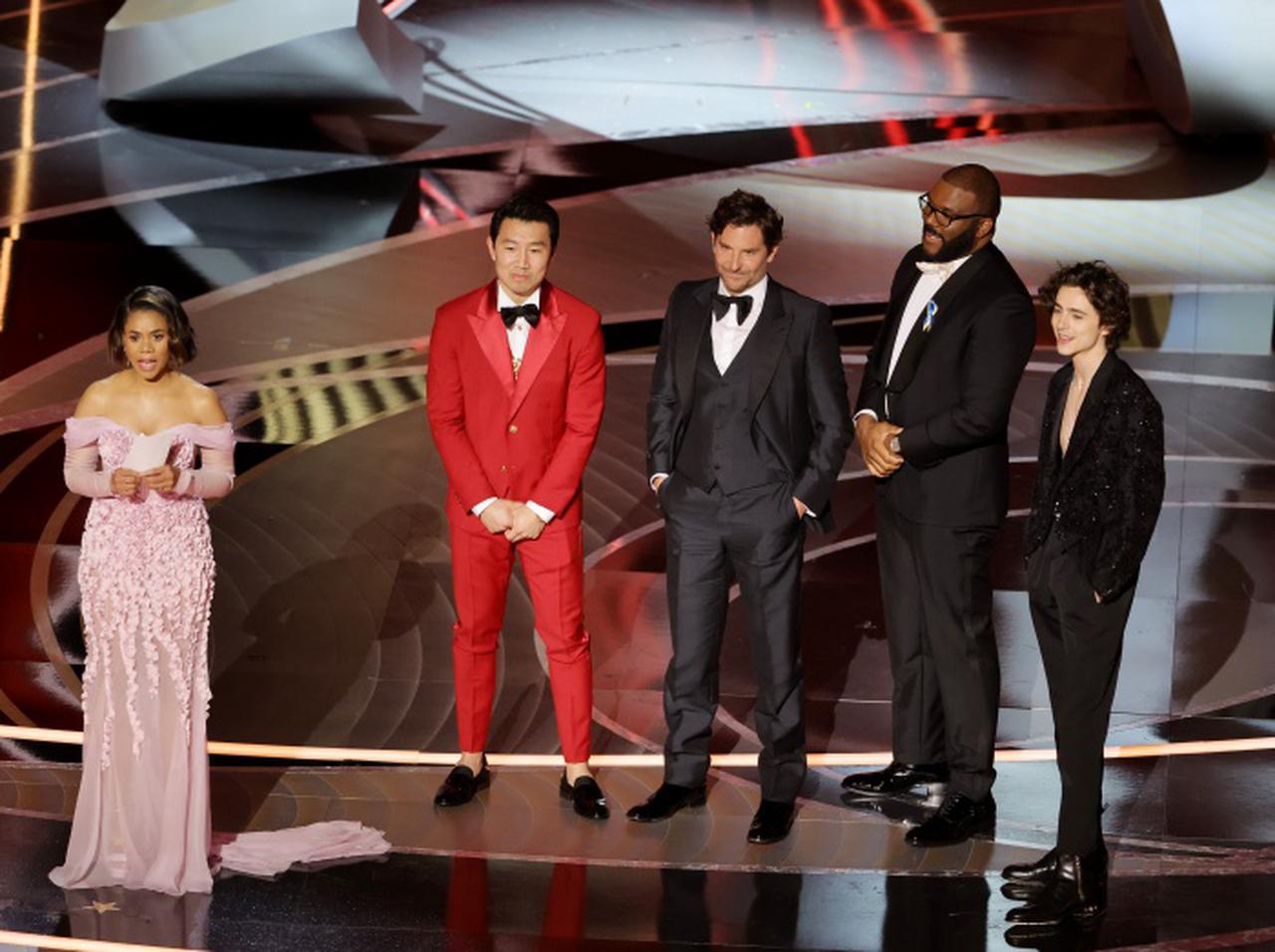 アカデミー賞司会者、特権を使ってティモシー・シャラメやブラッドリー・クーパーら「独身男性」を“検査”