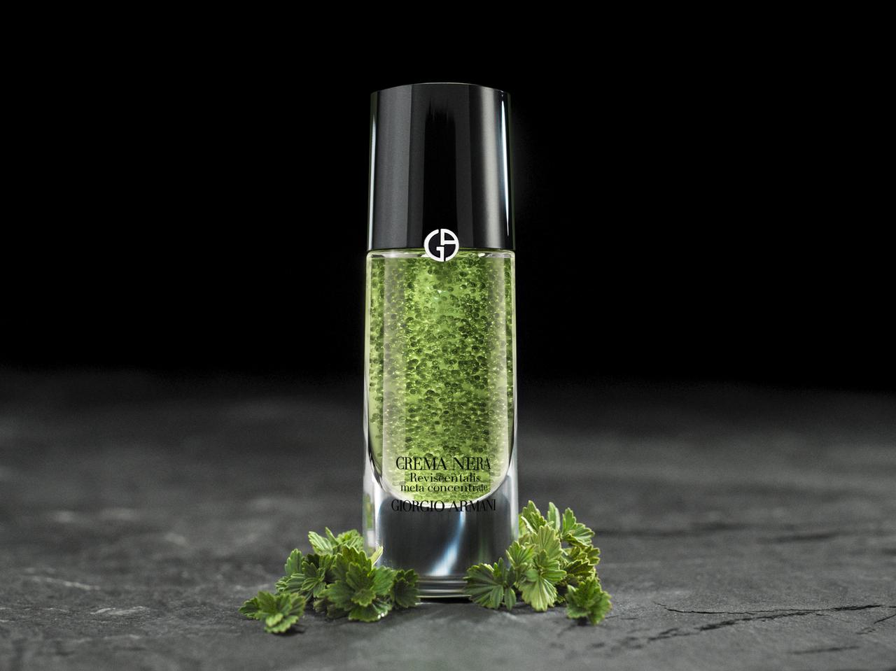 アルマーニ ビューティ最高峰スキンケア 「クレマ ネラ」に最先端のカプセル技術を採用した「美容液」が新登場