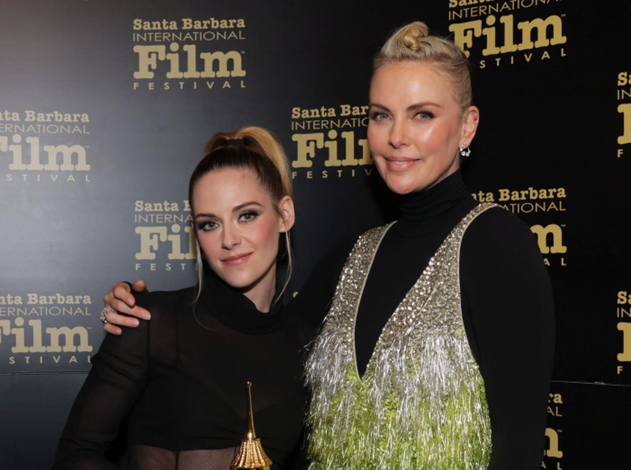 クリステン・スチュワート、『スノーホワイト』のシャーリーズ・セロンと再会