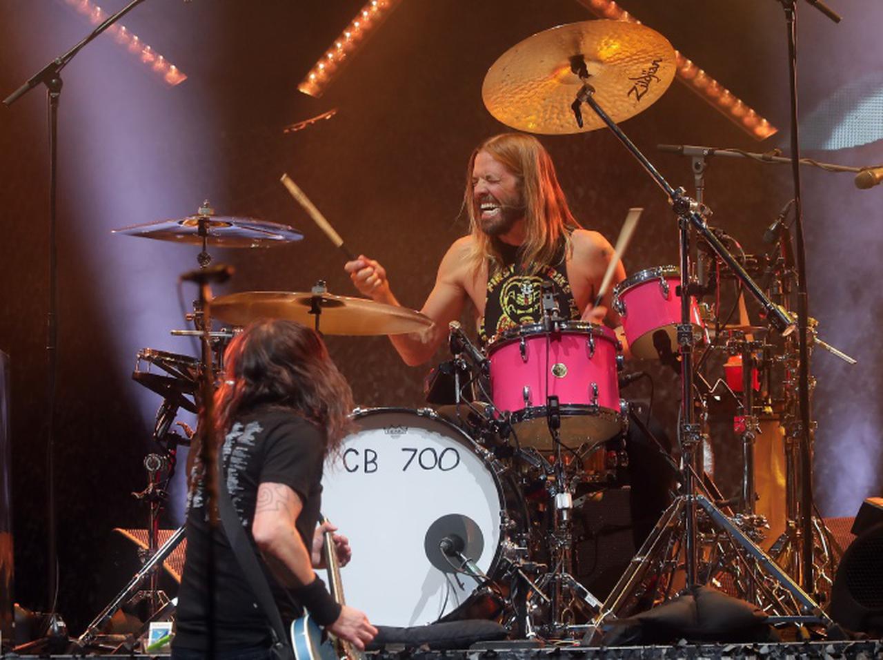 フー・ファイターズのドラマー、テイラー・ホーキンスが50歳で逝去