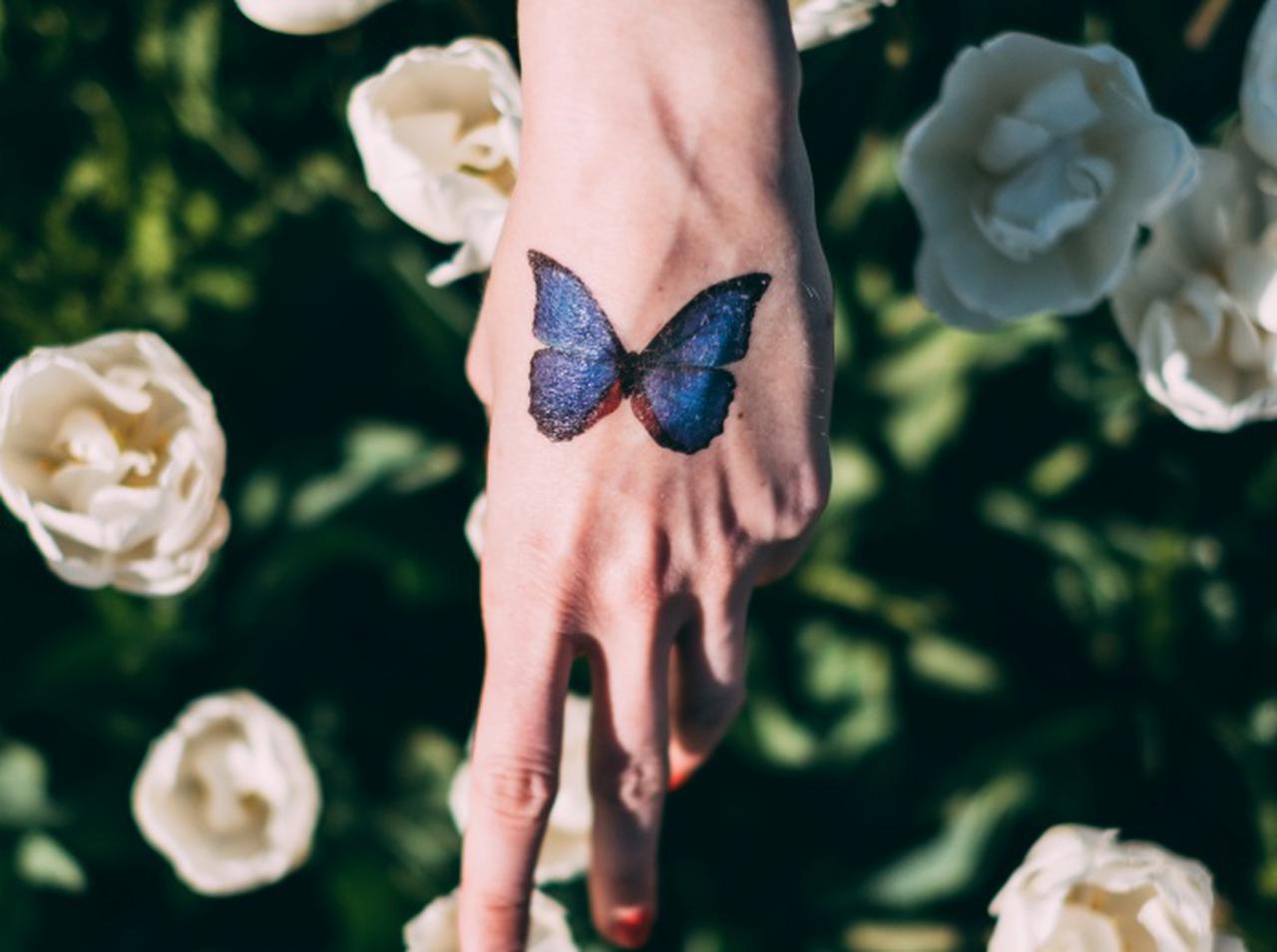 タトゥーを見て号泣!可愛い“蝶”のタトゥーを入れたい!しかし完成したタトゥーは…