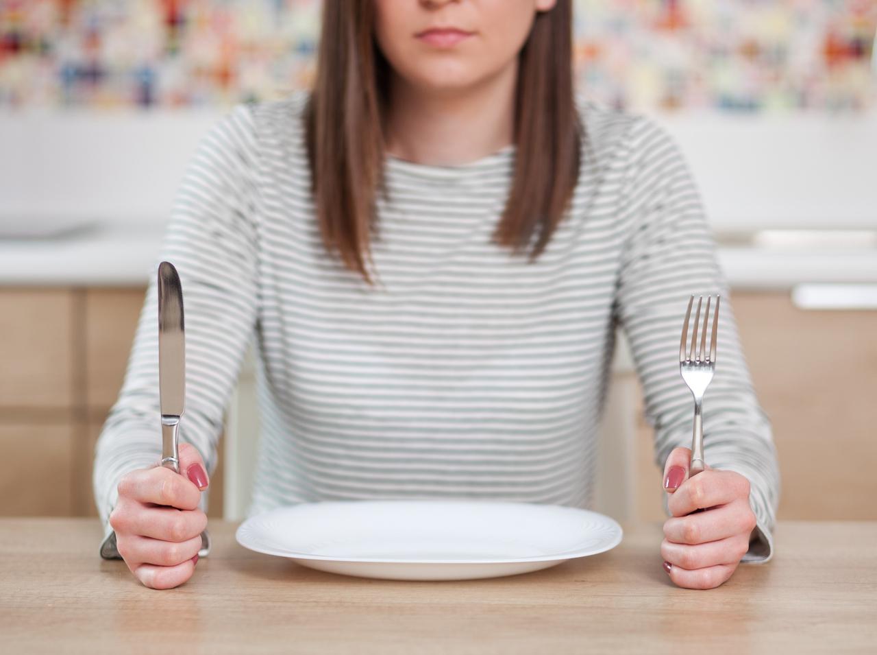 痩せにくい理由は意外なところに!食べ過ぎを招く、ダイエット中のNG習慣3つ