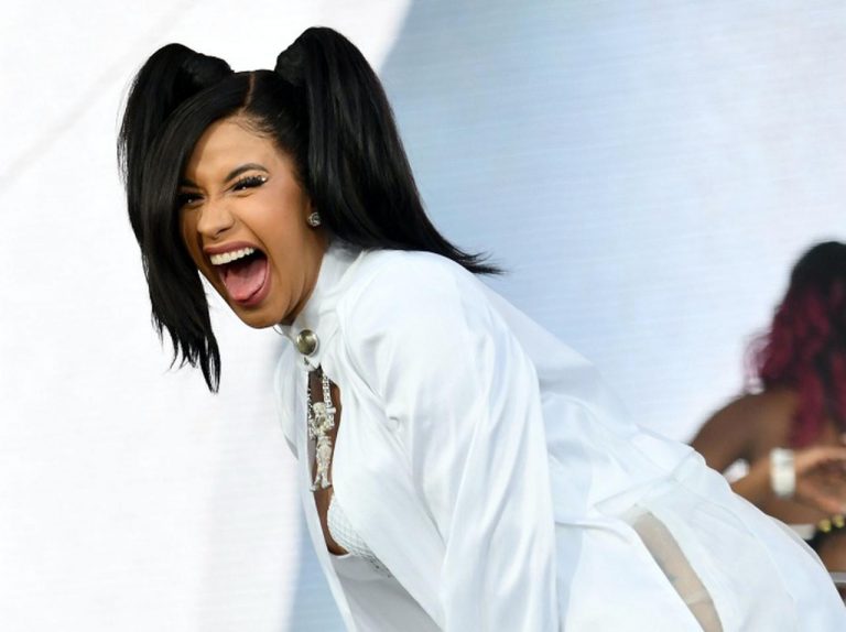 カーディ・B、あの人気シンガーの名前を「性病」と間違える