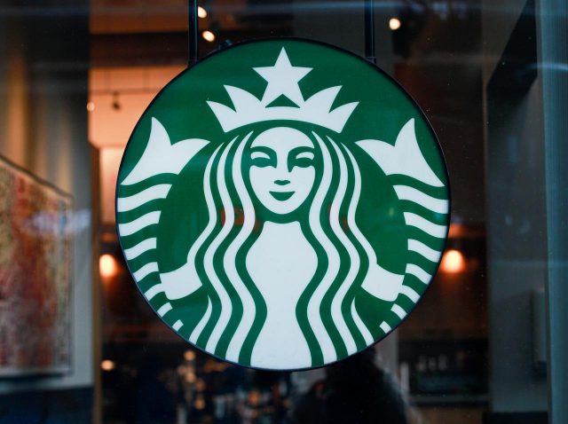 スターバックスで男が女性グループを追い回して自慰行為、周囲の「無関心」に批判集まる