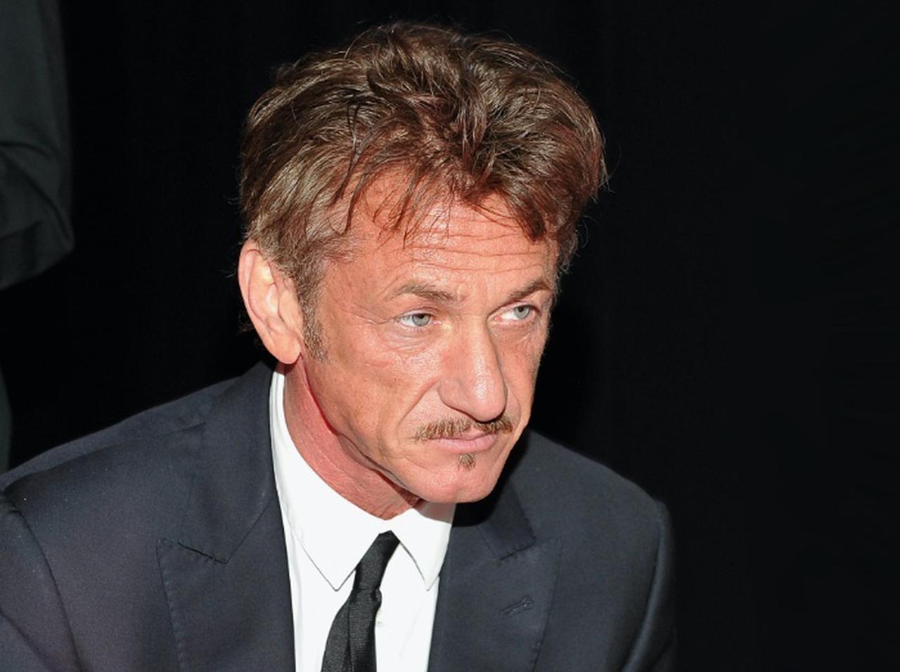 ウクライナ侵攻を現地で取材するショーン・ペン、車を捨て徒歩でポーランド国境へ