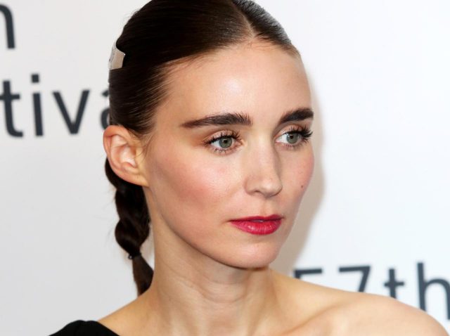 『ナイトメア・アリー』撮影現場でルーニー・マーラが衣装係に「謝罪」した理由