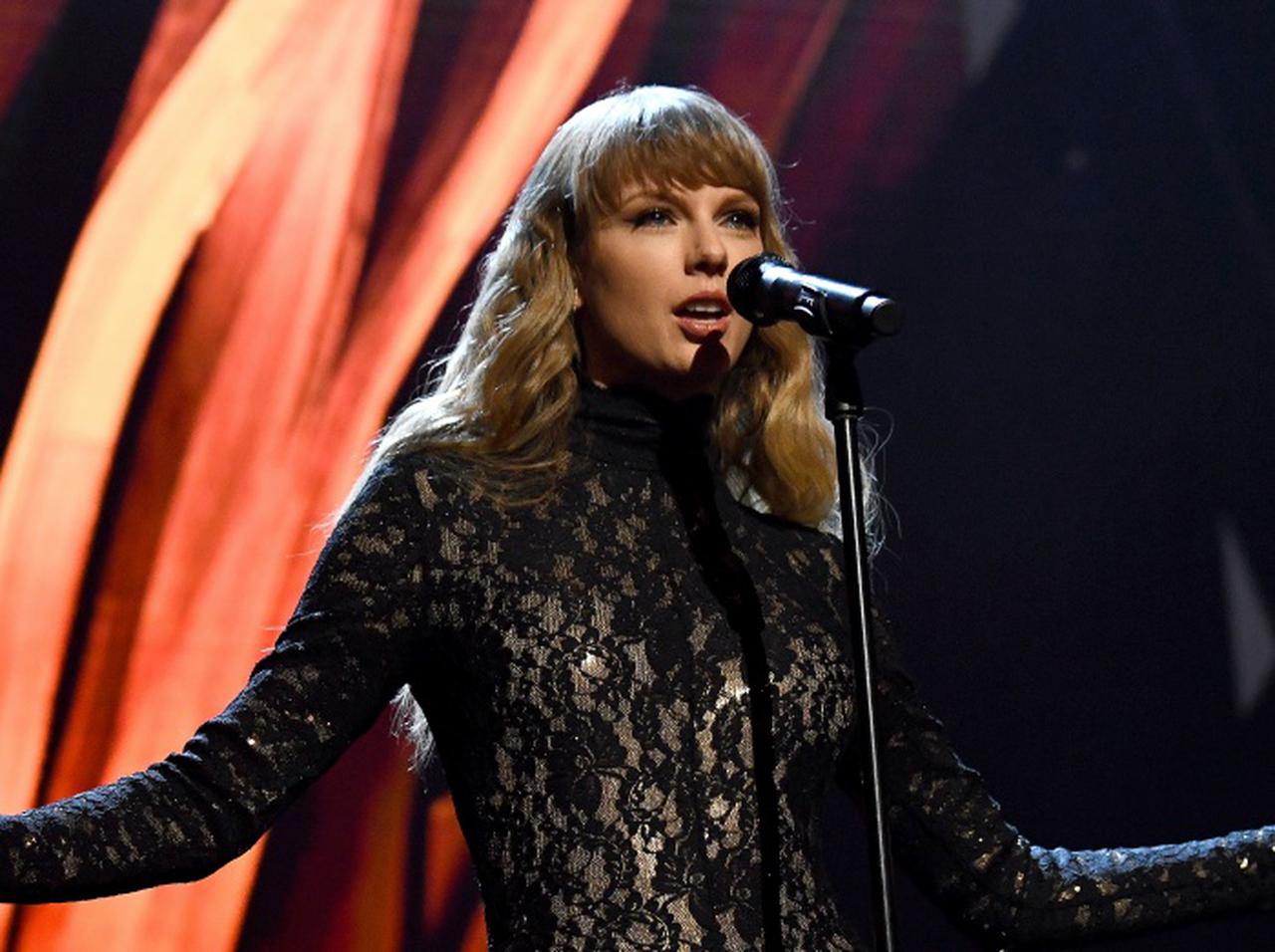 次のテイラーはちょっぴりホラーに!?大ファンを公言する書籍を原作にした映画に新曲を提供