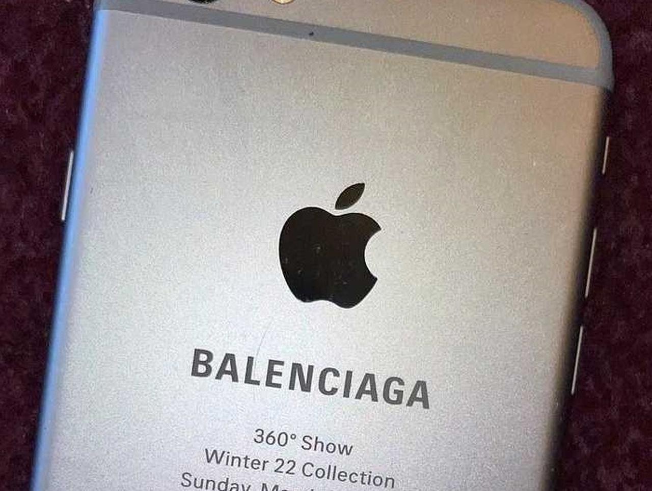 バレンシアガ、最新ファッションショーの招待状は「画面バキバキのiPhone」