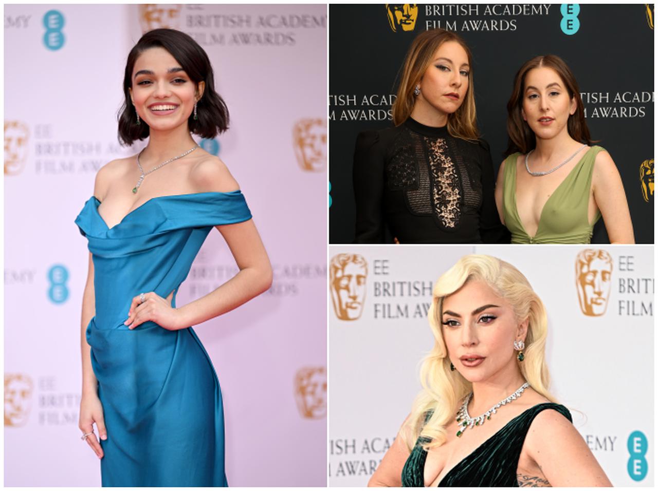 衣装が破れるハプニングが！レイチェル・ゼグラーをガガやハイムが助ける