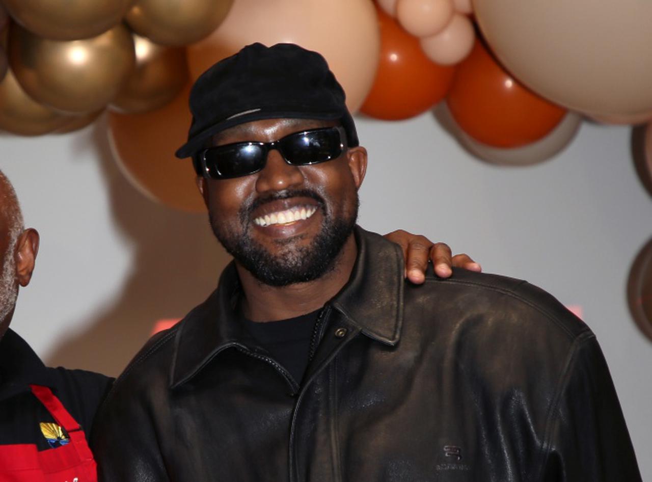 カニエ・ウェスト、ライバルのナイキからデザイン責任者を引き抜き