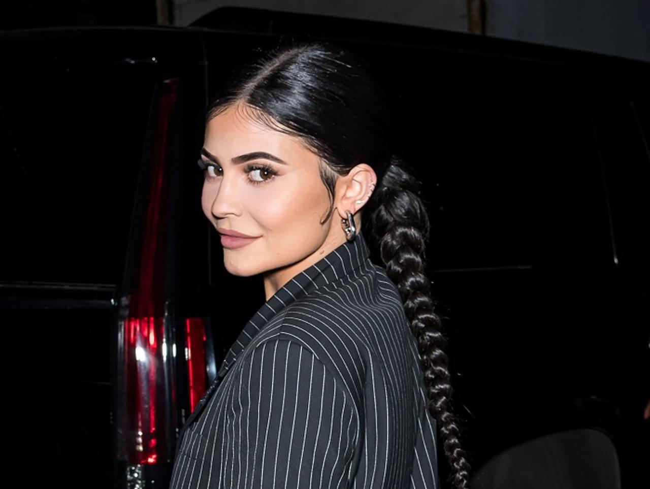 生後6週間で子供の名前を変更したカイリー・ジェンナー、子供の“新しい名前”を明かさない理由