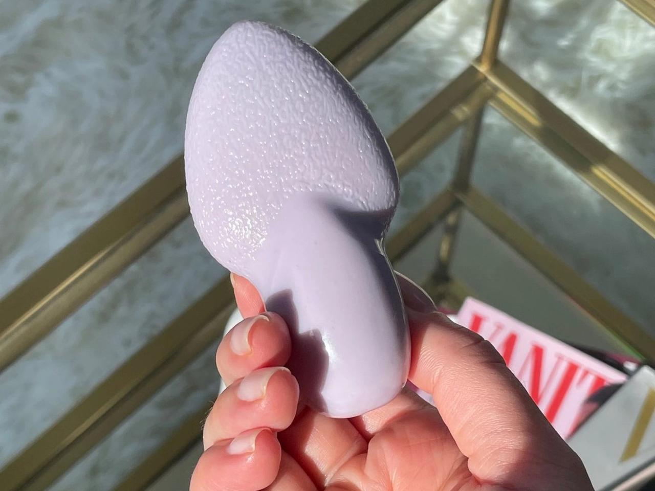 まるでエイリアン?独特すぎる形の「メイクスポンジ」にネット騒然