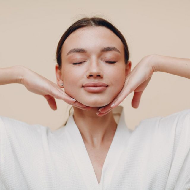 こんな美容家電がほしかった！1本で6役を果たすフェイス用デバイスが海外で話題