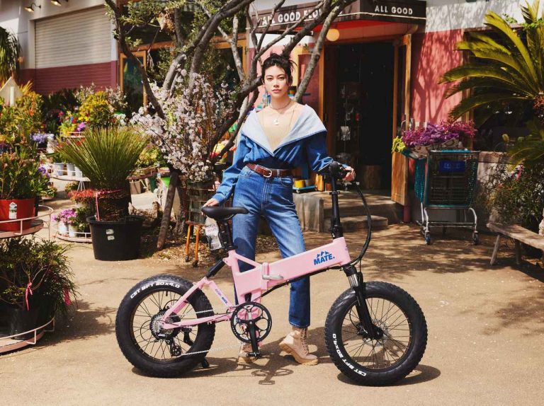 人気e-BIKEブランド「MATE. BIKE」とevianがアースデイを記念したコラボを発表