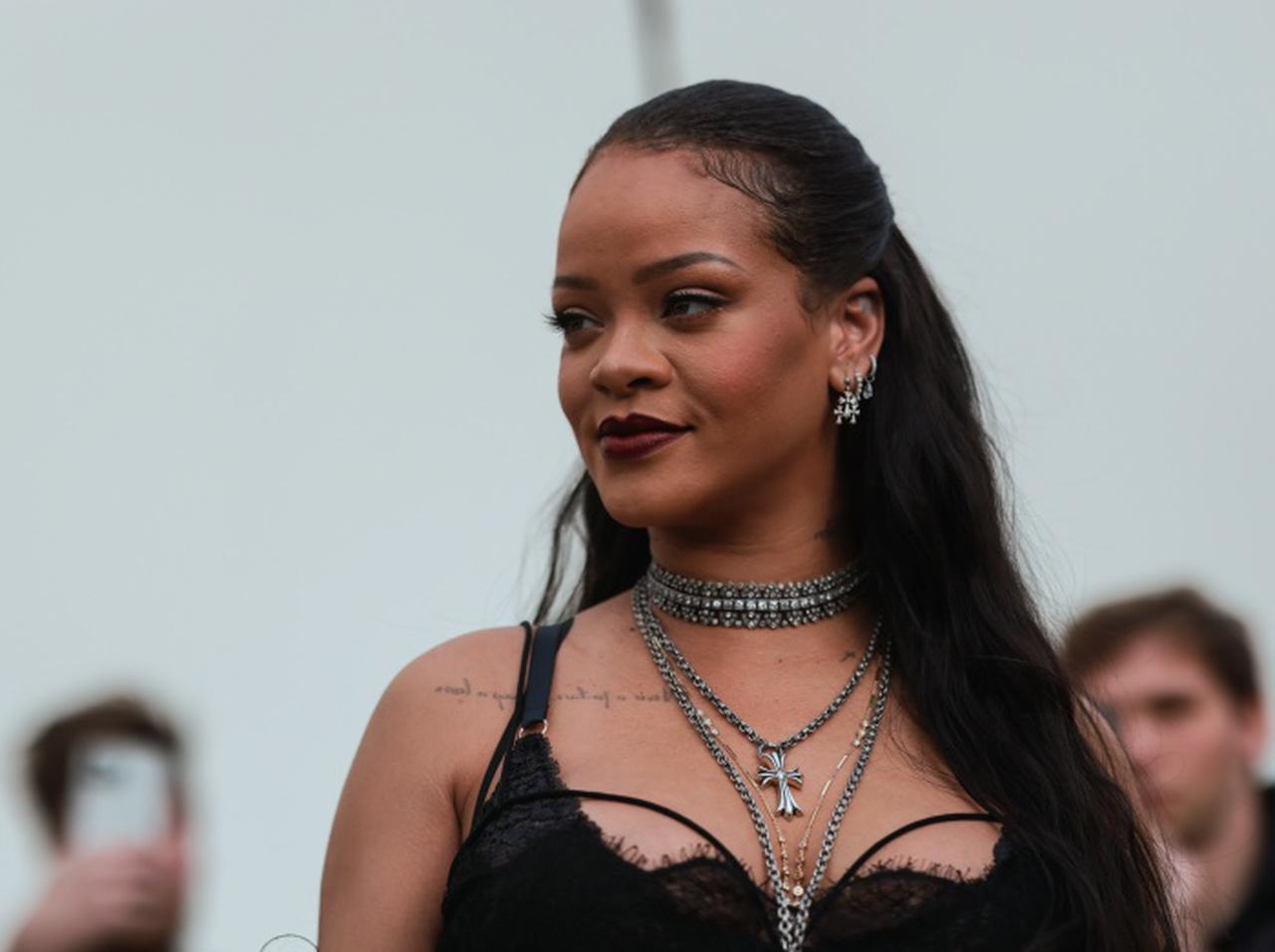 リアーナが妊娠中にハマった“オレンジの食べ方”が独特すぎる