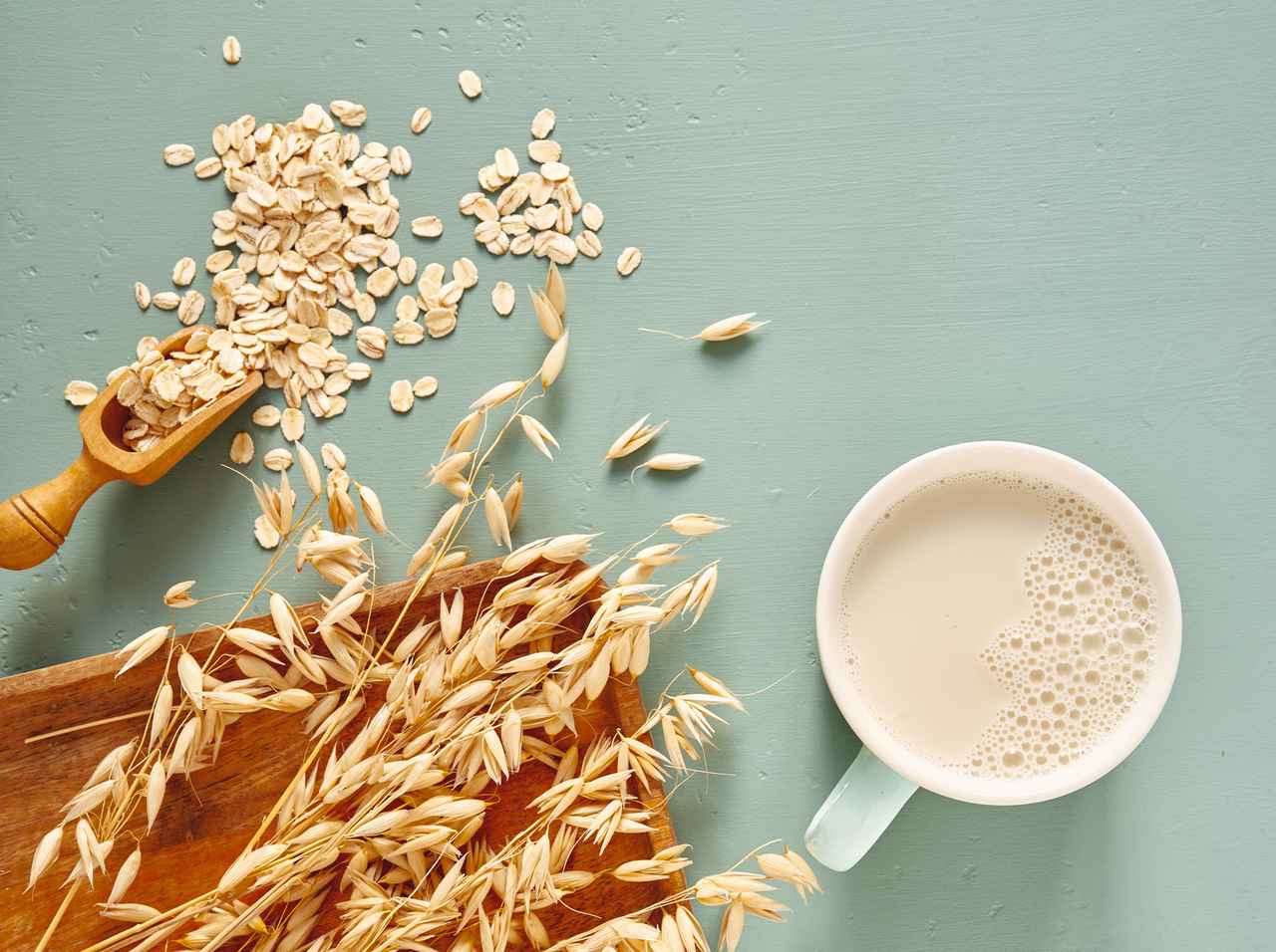 オーツミルクはなぜ人気?栄養士が教える嬉しいメリット3つ