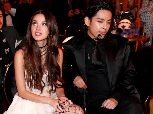 BTSのVがオリヴィア・ロドリゴに「耳元で囁き」！それを“笑顔で見守った”のが…