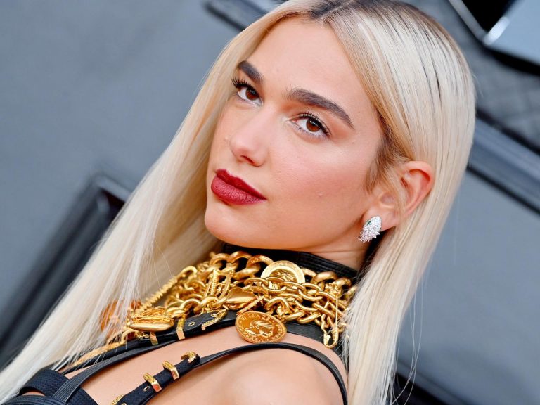ウィッグじゃない！デュア・リパが「ハイトーンヘア」に大胆イメチェン