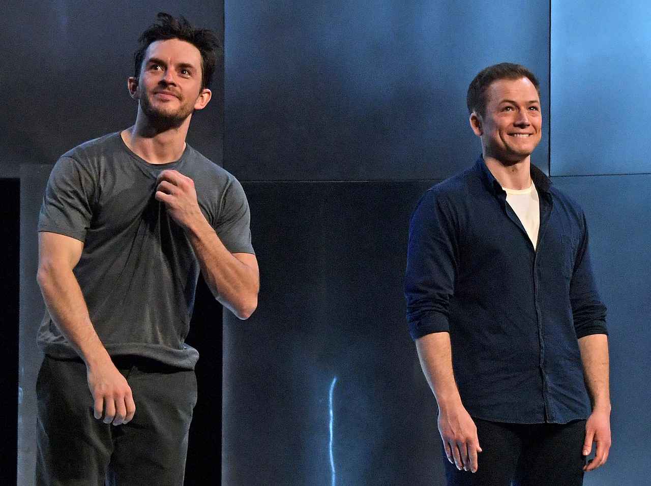 タロン・エジャトンが本番中に失神した舞台から降板、「いくつかの個人的な理由」によって