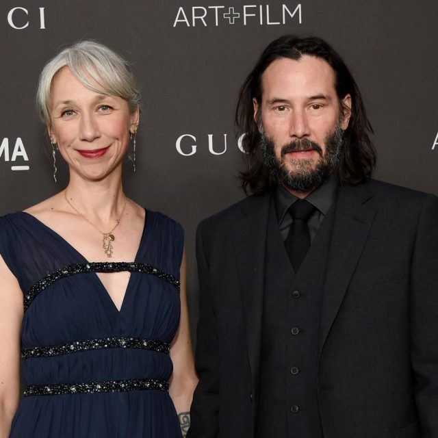 ついに結婚？キアヌ・リーブスが宝石店で指輪を選んでいる姿が目撃、恋人と婚約のウワサが勃発