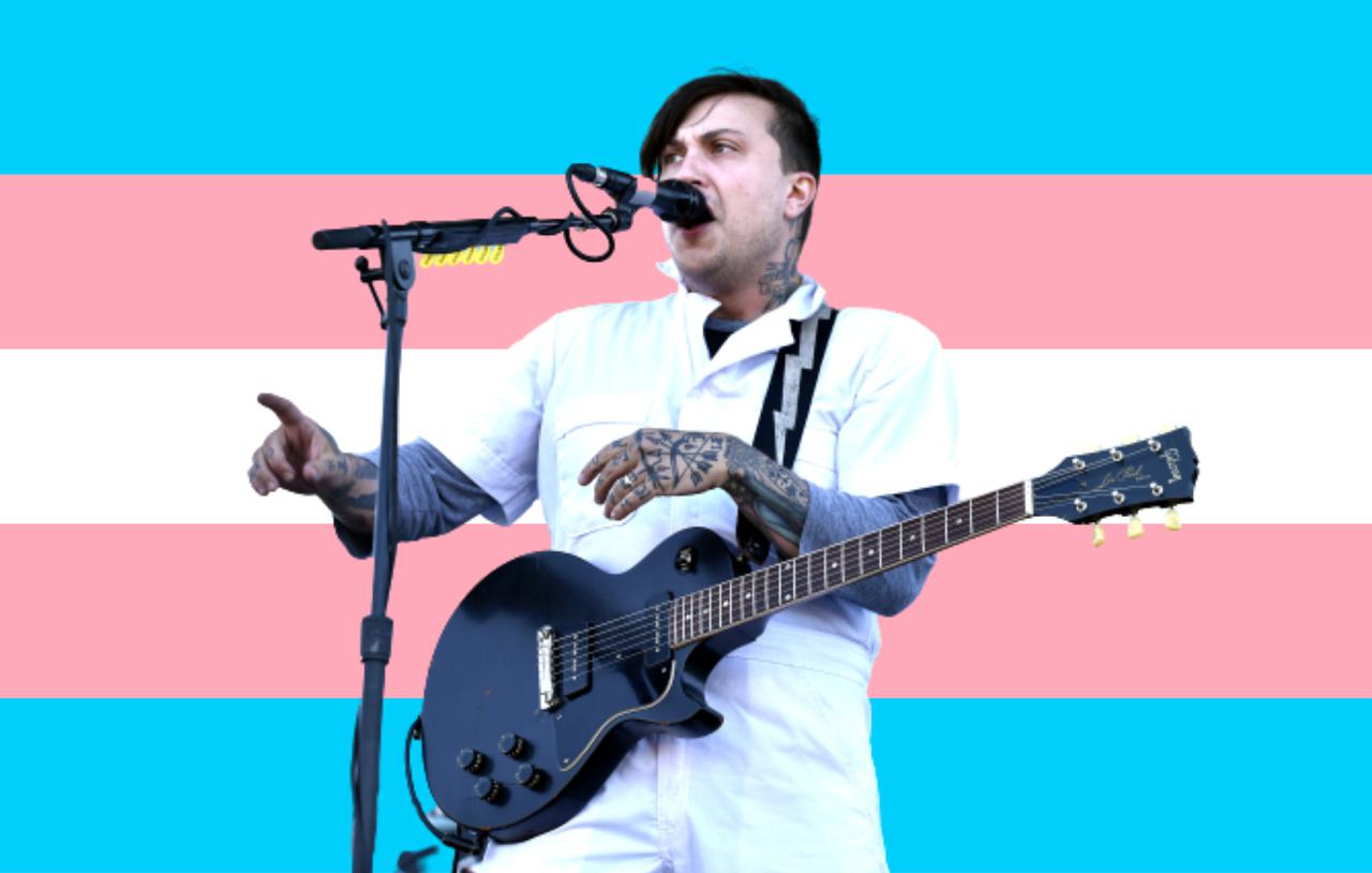 マイ・ケミカル・ロマンスのフランク、トランス男性のために胸のバインダーのグッズ化を進めると約束