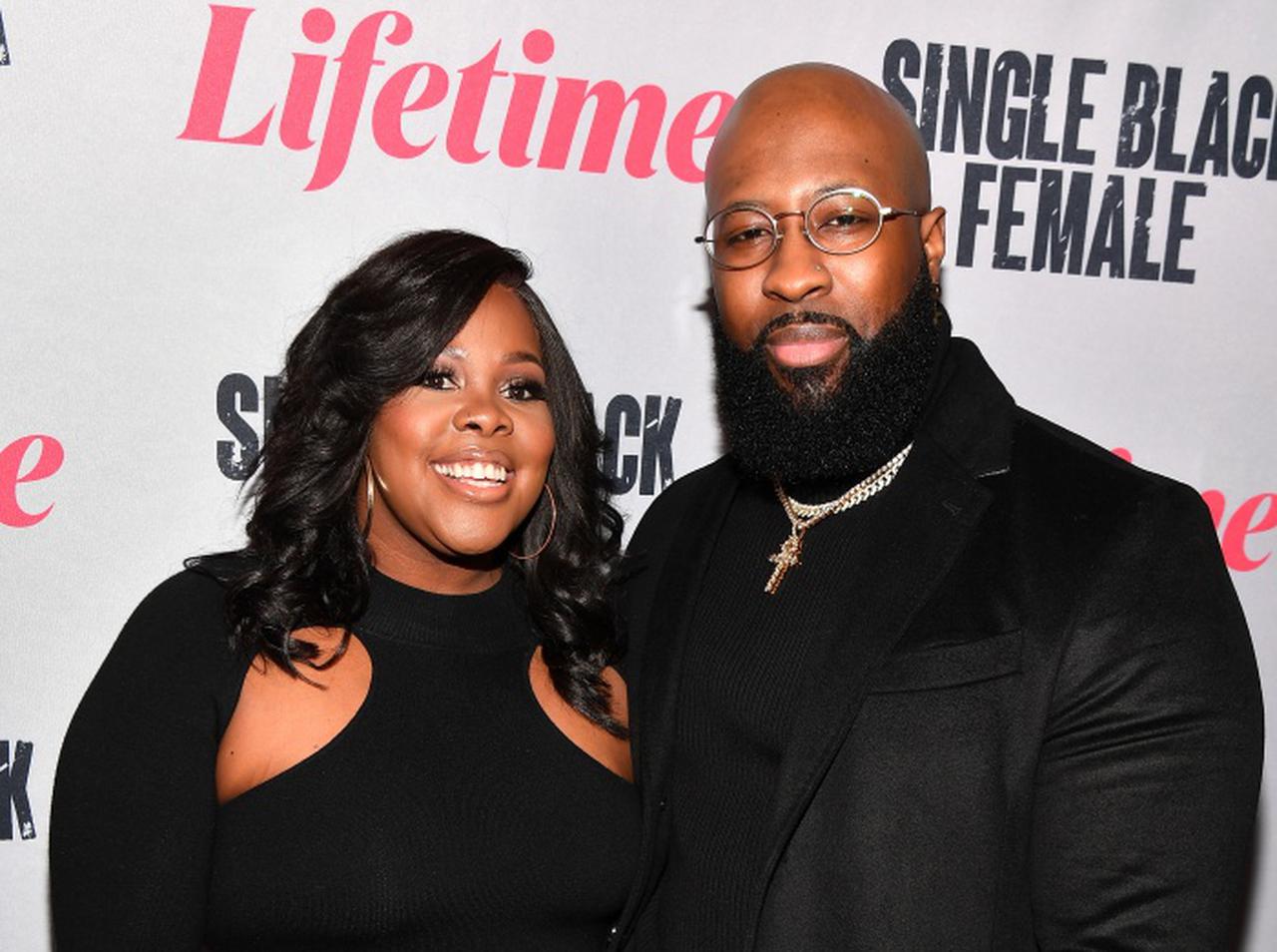 インスタのDMで出会った男性との婚約破棄、『glee/グリー』メルセデス役のアンバー・ライリーが破局を報告