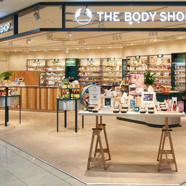 新幹線車両をリサイクルして内装に！ザボディショップのサステナブルな店舗が楽しすぎた【アースデイ2022】