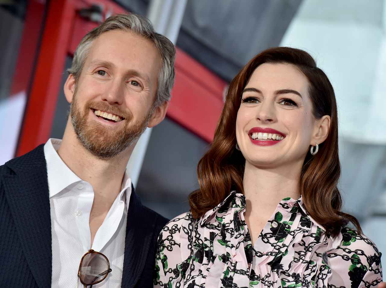 アン・ハサウェイ、元彼が詐欺で逮捕された後に現夫を「信じた」ことについて思いを明かす