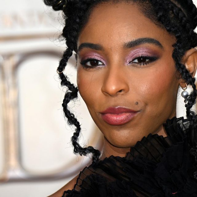 『ファンタビ』ユーラリーの杖の“振り方”、モデルが「彼女」ならそりゃカッコ良いに決まってる
