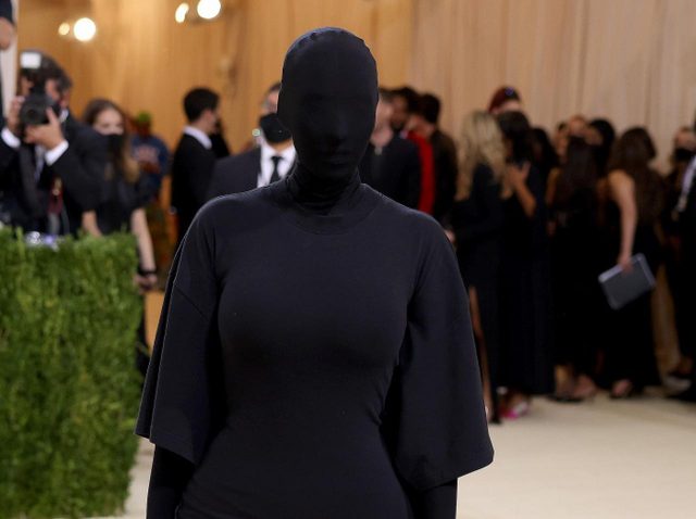 キム・カーダシアンの黒子ルック、ピートとの恋愛に“支障”が出ていた