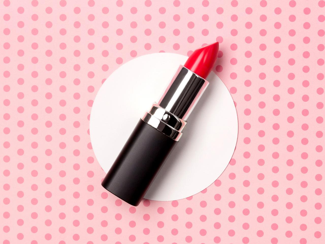 2021年世界で最も売れた「赤リップ」とは?日本でも購入できる大ヒット商品