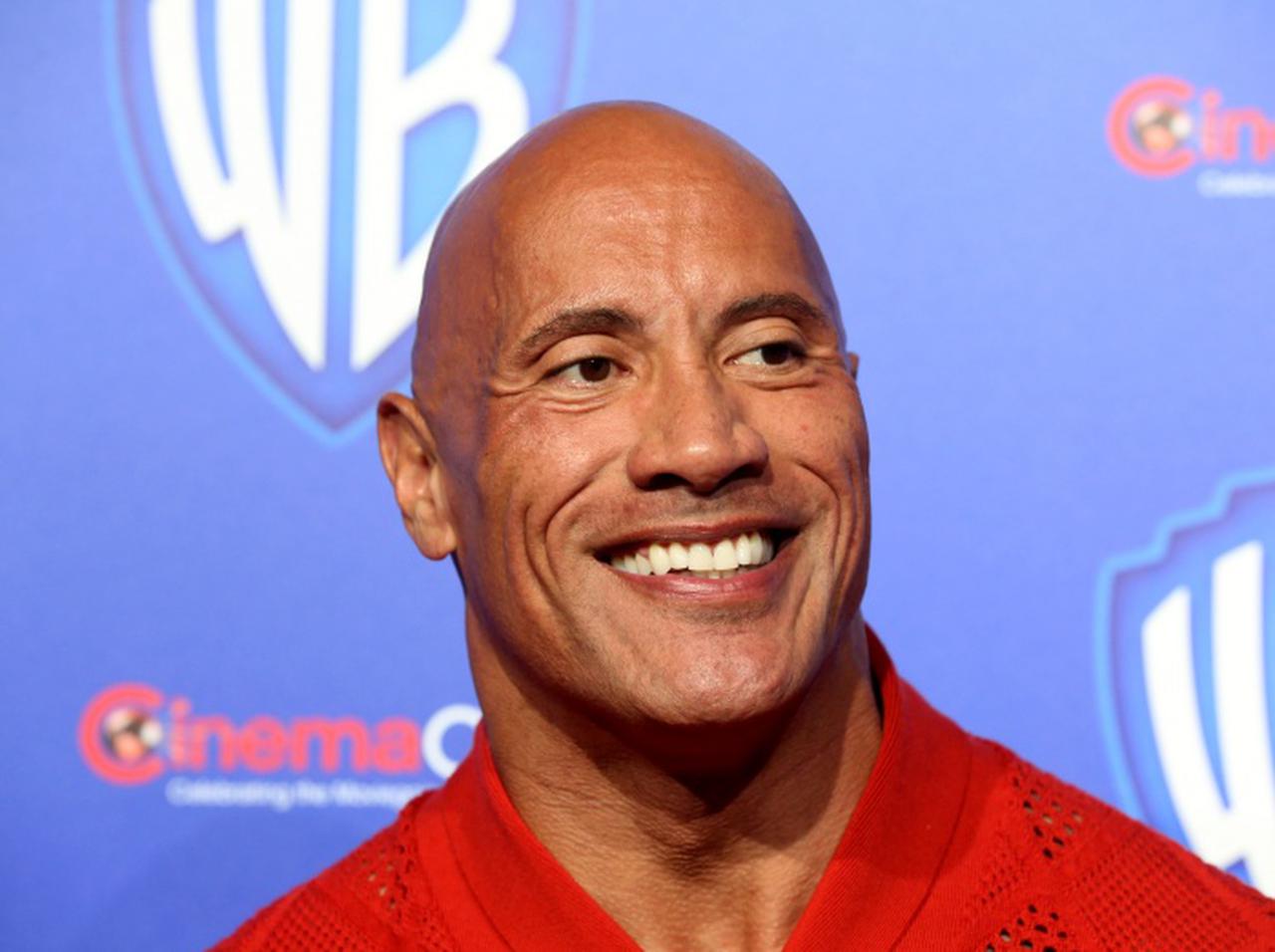 ドウェイン・ジョンソン、自分のろう人形の「お尻」に納得いかず