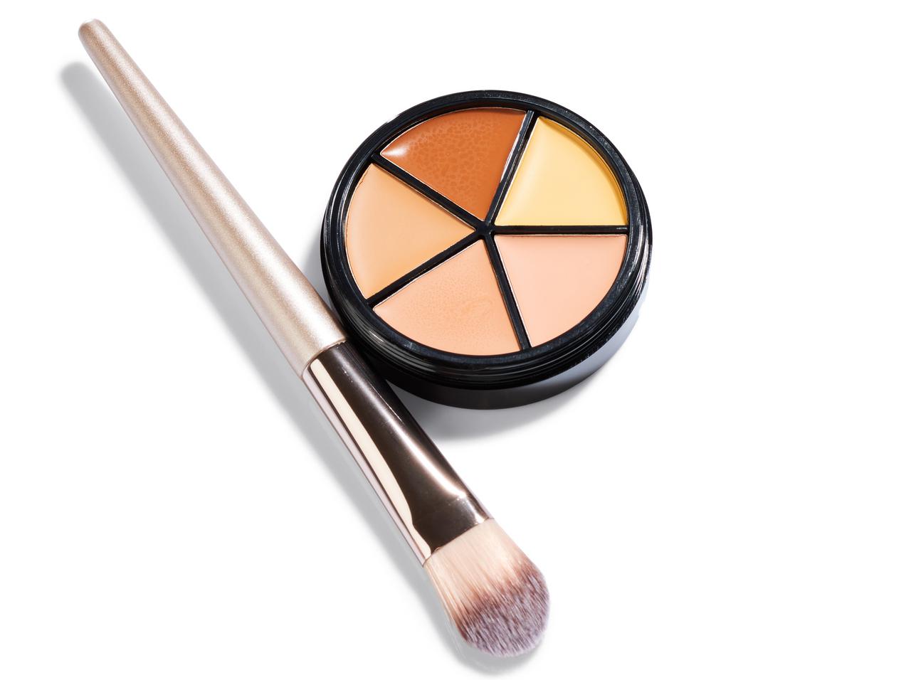 コンシーラーで目元をリフトアップ!簡単にできる錯覚メイクに注目