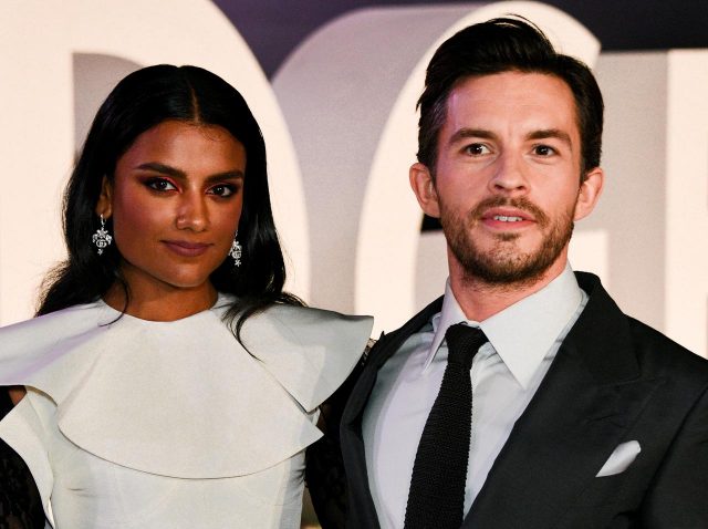 『ブリジャートン家』セックスシーンで「半分膨らんだボール」を使った撮影方法が編み出されていた