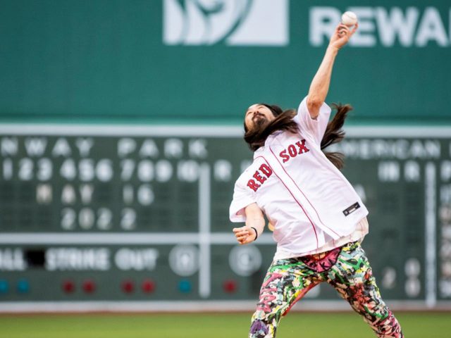 “史上最悪の始球式”、スティーヴ・アオキの始球式がいろんな意味でヤバい