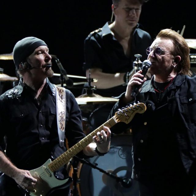 東京の名前を出して、U2ボノ＆ジ・エッジが、ウクライナの駅構内でゲリラライブ