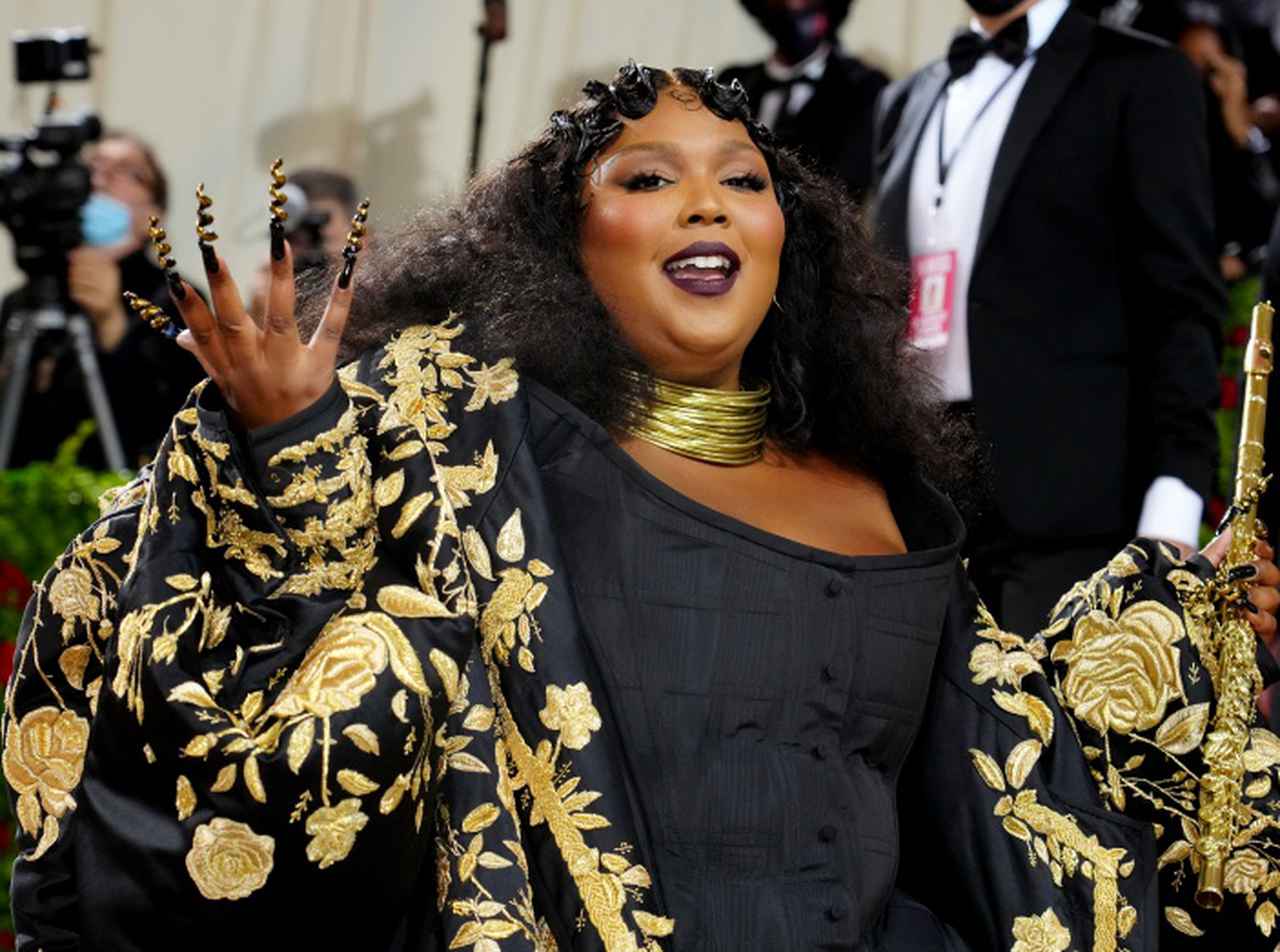 日本人ネイリストがメットガラで活躍！リゾの渦巻きネイルが注目浴びる